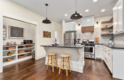 Springdale House | The Grove Cottage - Downtown Springdale