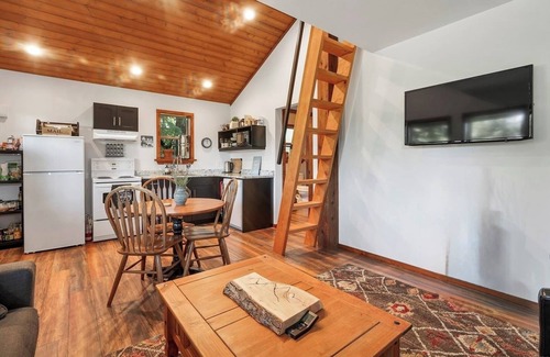 Campbell River House | The Grove Guest House~nNestled in a private and natural treed setting