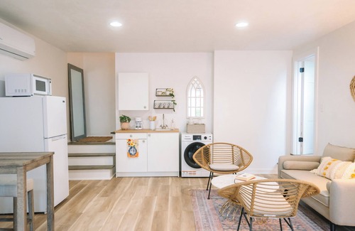 Columbia Cottage | The Guest House at 5th & Carter
