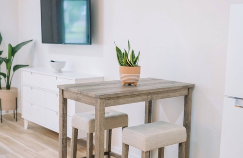 Columbia Cottage | The Guest House at 5th & Carter