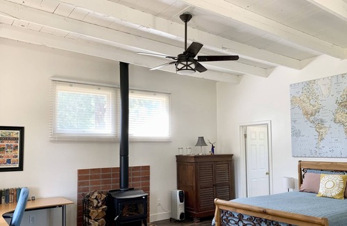 Lake Hughes Apartment | The Guesthouse at Hidden Acres