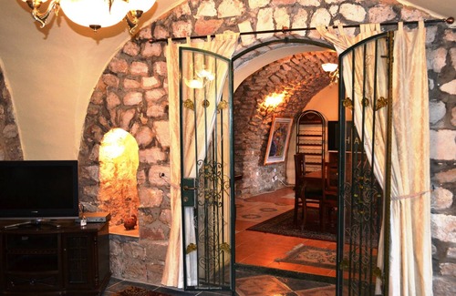 Artists Colony House | The Guesthouse Private Holiday House