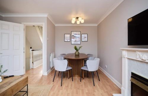 Guildford House | The Guildford Getaway - 3BDR with Garden