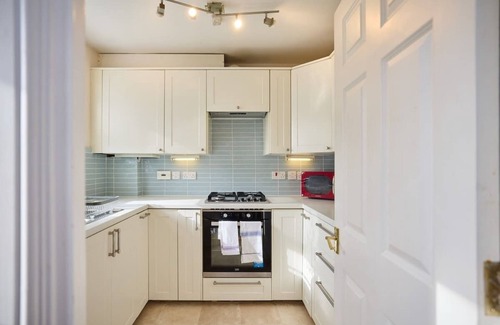 Guildford House | The Guildford Getaway - 3BDR with Garden