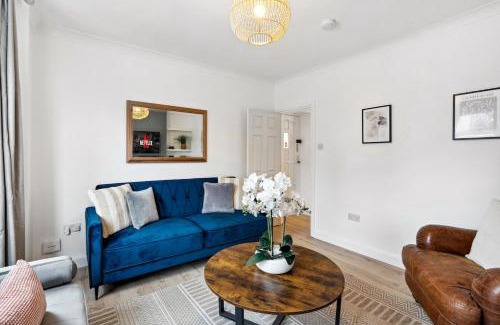 Guildford Apartment | The Guildford Manor - Free Parking - 6 Beds