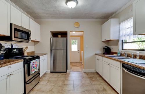 Holly Hill House | The Gypsy Mermaid 3 Bed Ginormous Yard