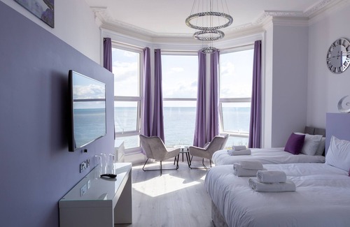 Meads Bed & Breakfast | The Halcyon