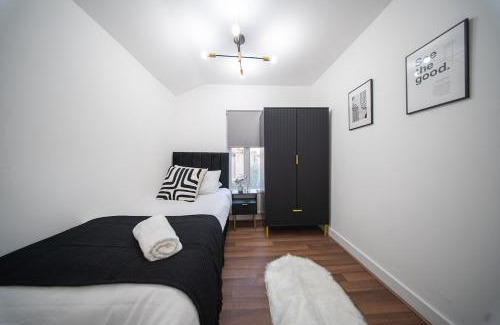 Grays House | The Hampden House - Sleeps 7