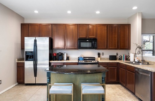 Gilbert House | "THE HAMPTON" Gilbert I Designer Style + Comfort I 3bed/2.5bath