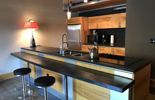 Rosewood Apartment | The Hangar Lofts Hotel