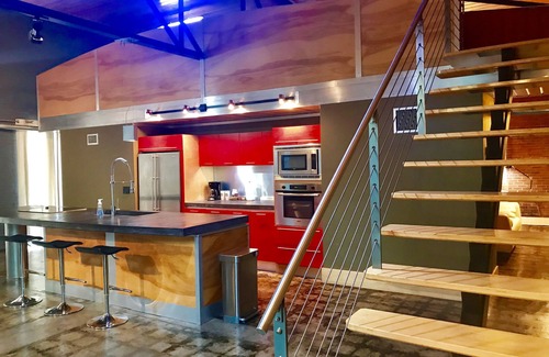 Rosewood Apartment | The Hangar Lofts Hotel