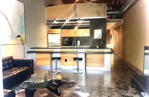 Rosewood Apartment | The Hangar Lofts Hotel