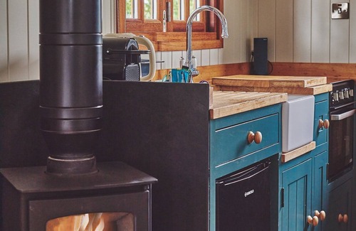 Shrawley Apartment | The Hangout Hut - Luxury Cottages