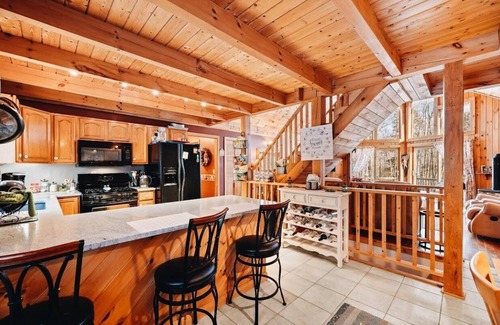 Warren Cabin | The Hansberry Cabin - Forest Setting - Hiking & ATV Trails - Lake - Pond - River