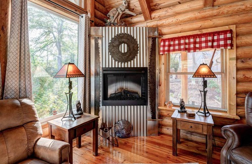 Shasta Lake Apartment | The Happy Bear Main House