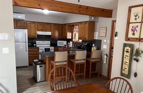 Locust Lake Village Ski Chalet | The Happy Hideaway-A Family & Pet-Friendly Air-Conditioned Cabin in Locust Lake