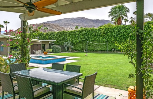 Magnesia Falls Cove House | The Happy Hour Hideaway