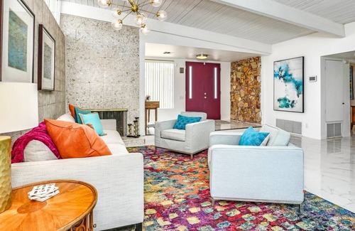 Magnesia Falls Cove House | The Happy Hour Hideaway