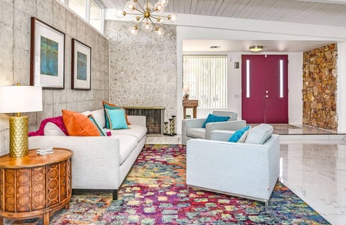 Magnesia Falls Cove House | The Happy Hour Hideaway
