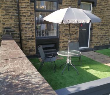 Huddersfield House | The Happy House