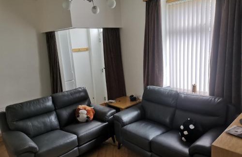 Huddersfield House | The Happy House