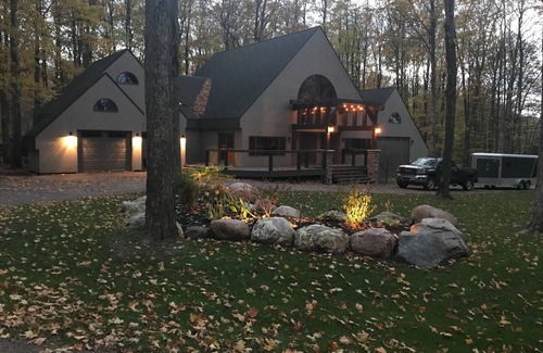 Harbor Springs House | THE HARBOR HOUSE LODGE! Enjoy water sports, golf, skiing and more.