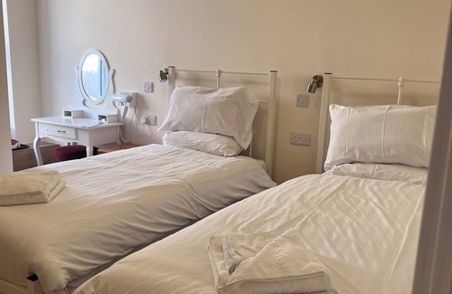 Hele Bed & Breakfast | The Harbour Lights