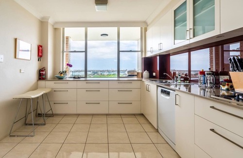 Cremorne Apartment | The Harbour View Spacious Cremorne Convenience