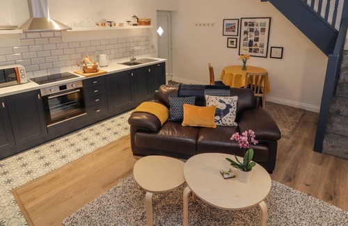 Church Minshull Cottage | THE HARE, romantic, luxury holiday cottage in Worleston