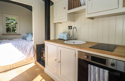 Whichford Cottage | THE HARES REST, romantic, with open fire in Brailes