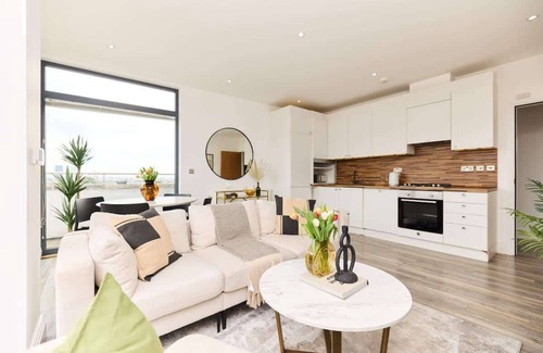 Harlesden Apartment | The Harlesden Wonder - Captivating 3BDR Flat