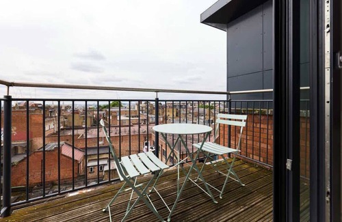 Harlesden Apartment | The Harlesden Wonder - Captivating 3BDR Flat