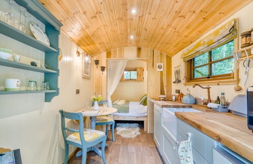 Penrith House | The Harmony Hut - One Bedroom House, Sleeps 2