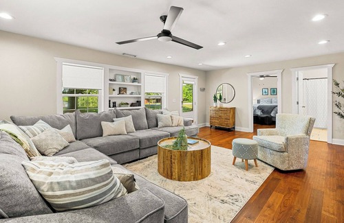 Hartwell House | The Hartwell Haven! Enjoy the hot tub, fire pit, & less than 5miles from Marina!