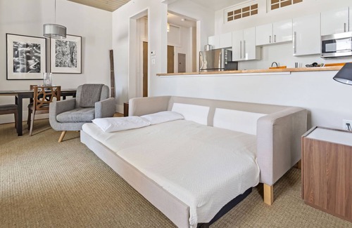 Lake Placid Hotel | The Haus on Mirror Lake Suite 3