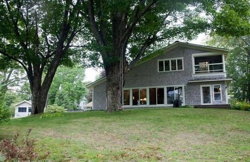 Dryden House | The Haven Lakehouse *Lake front*