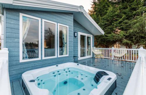 Allerthorpe Cabin | The Haven Lodge with Hot Tub