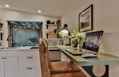 Hendersonville Cottage | The Haven: Mountaintop Cottage Retreat