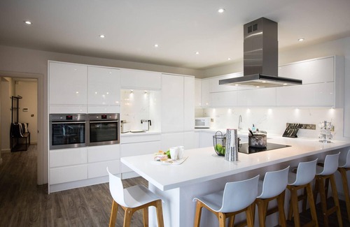 Saundersfoot House | The Hawthorns - Large Luxury Cottage Hot Tub Sea Views