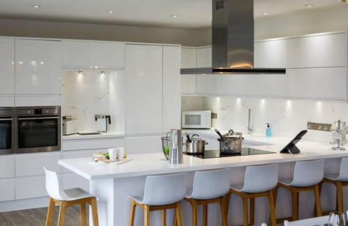 Saundersfoot House | The Hawthorns - Large Luxury Cottage Hot Tub Sea Views