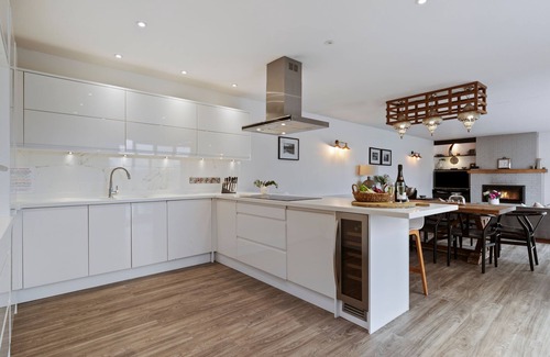 Saundersfoot House | The Hawthorns - Large Luxury Cottage Hot Tub Sea Views