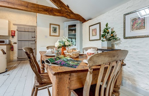 Hook Norton Apartment | The Hayloft | Cotswolds Holiday Let | 1 Bed & Sleeps 2
