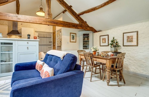 Hook Norton Apartment | The Hayloft | Cotswolds Holiday Let | 1 Bed & Sleeps 2
