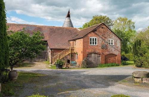 Leominster Apartment | The Hayloft offers you an idyllic setting to unwind and rejuvenate.