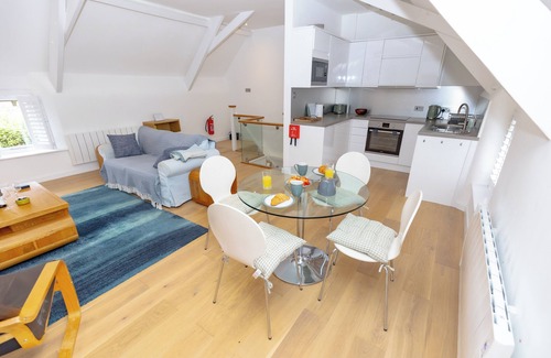 Noss Mayo House | The Hayloft - Perfect place to escape to in Noss Mayo