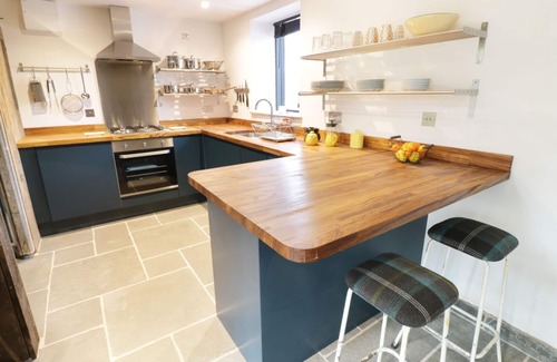 Ross-on-Wye Cottage | THE HAYLOFT, pet friendly, character holiday cottage in Ross-On-Wye