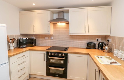 Wing Cottage | THE HAYLOFT, pet friendly, with hot tub in Brampton, Cumbria
