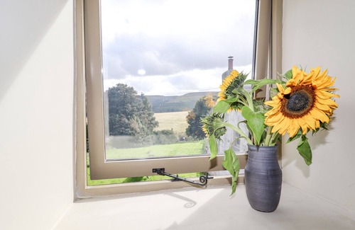 Holmfirth Cottage | THE HAYLOFT, romantic in Holme, Yorkshire