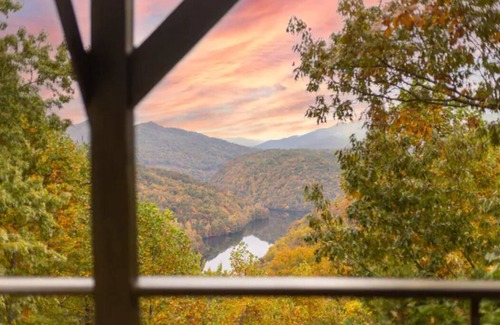 Robbinsville Cabin | THE HEAD REST at Deals Gap, Tail of the Dragon Mountain Retreat!
