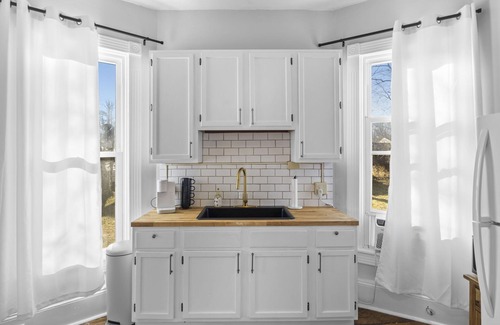 Northside District Apartment | The Headley House - Chic & Cozy space in the heart of downtown
